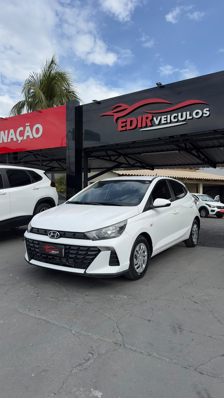 Hyundai HB20 Sense branco 2023/2024, hatch compacto flex com visual moderno, economia e conforto.