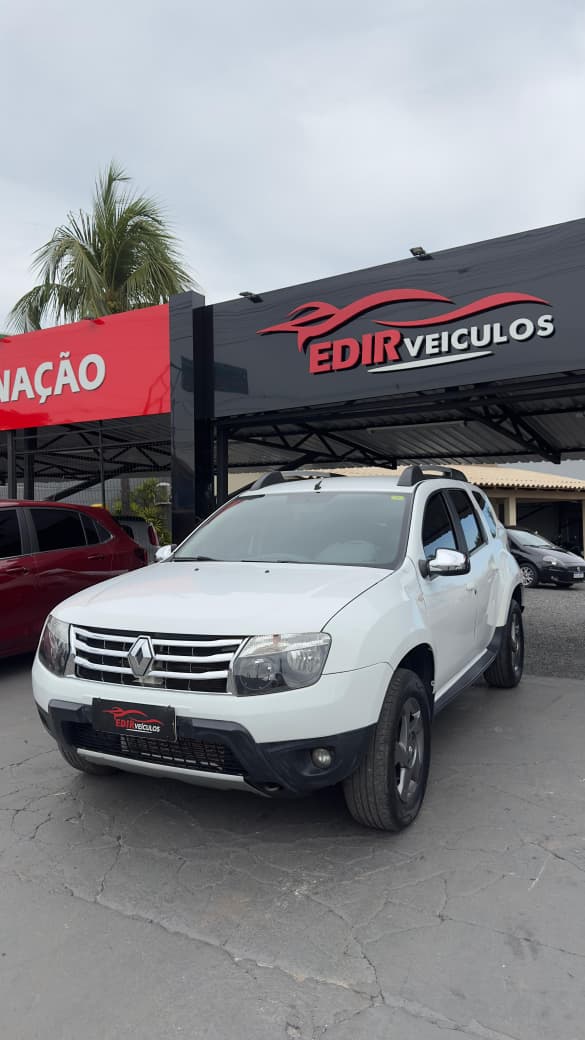 Renault Duster SUV 2013/2014 com visual robusto, amplo espaço interno e excelente desempenho para o dia a dia.
